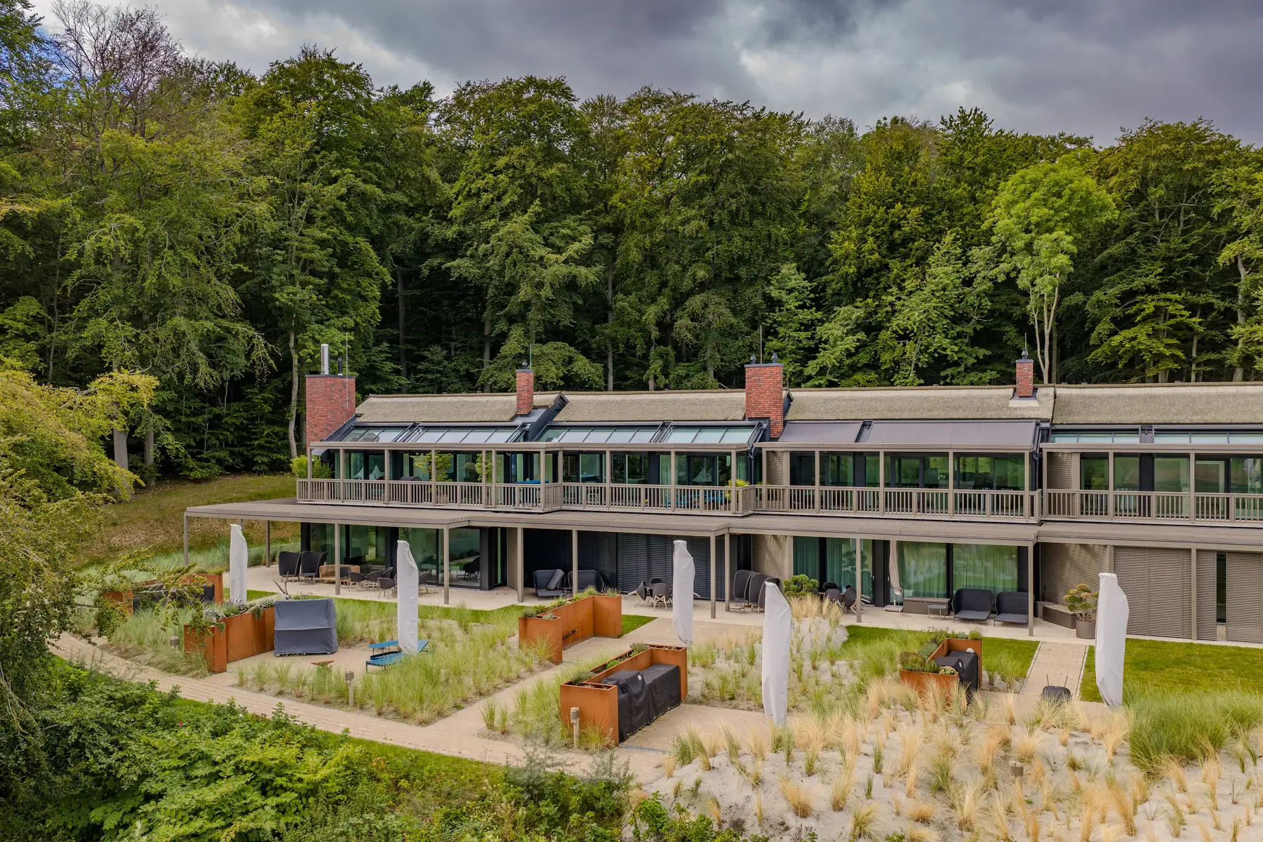 Das Haus am Eitz von der Seeseite, mit den Residenzen Bernstein und Seeglas im ersten Obergeschoss