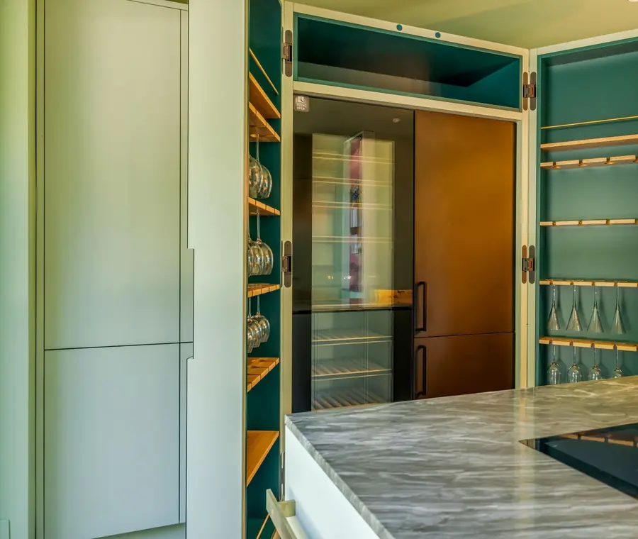 Weinschrank in der Residenz Seeglas
